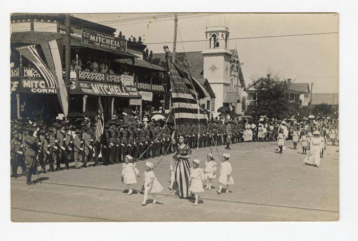Unknown, Untitled (photo of parade)